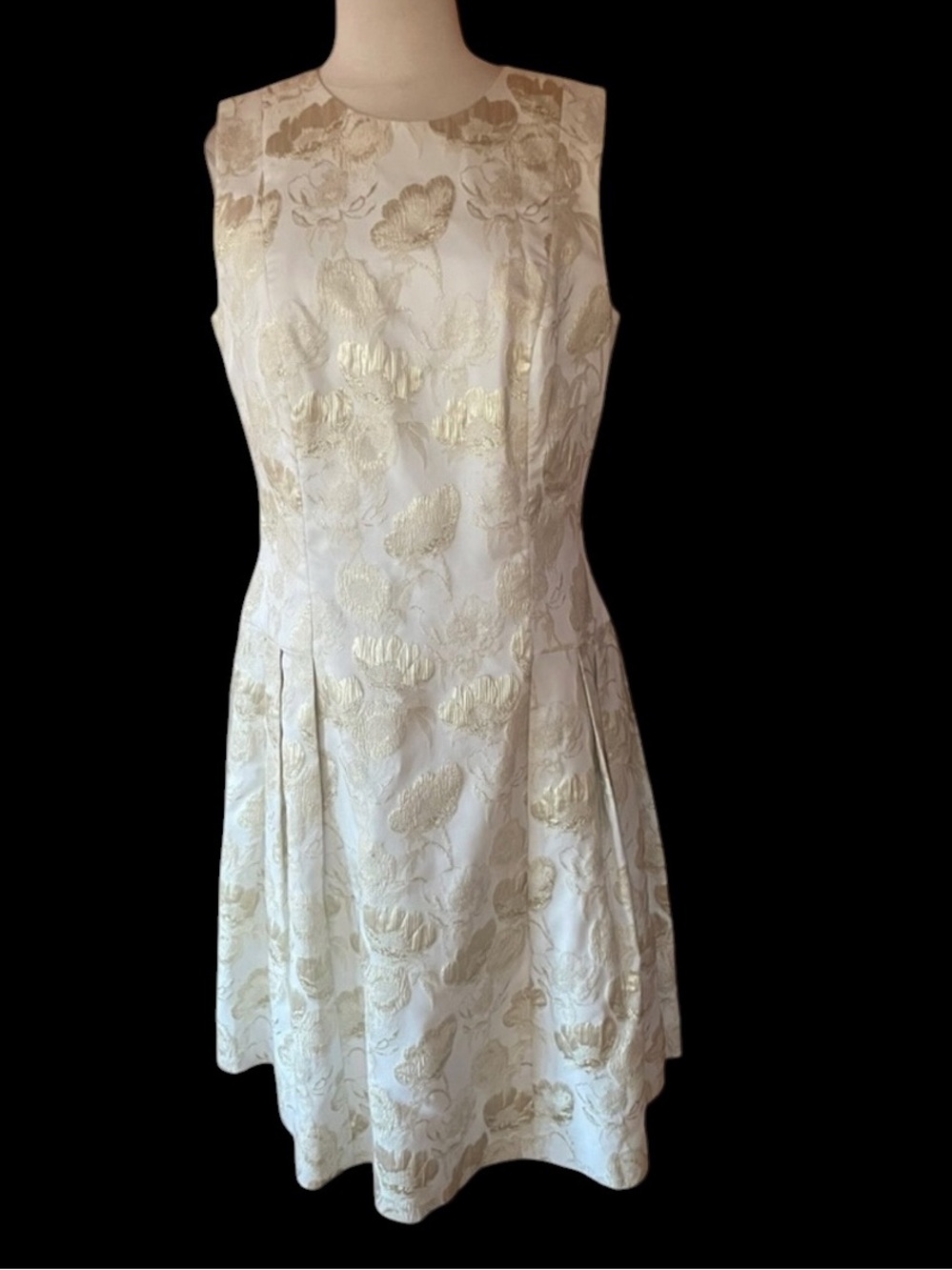 Carmen‎ Marc Valvo Infusion Floral Brocade Dress